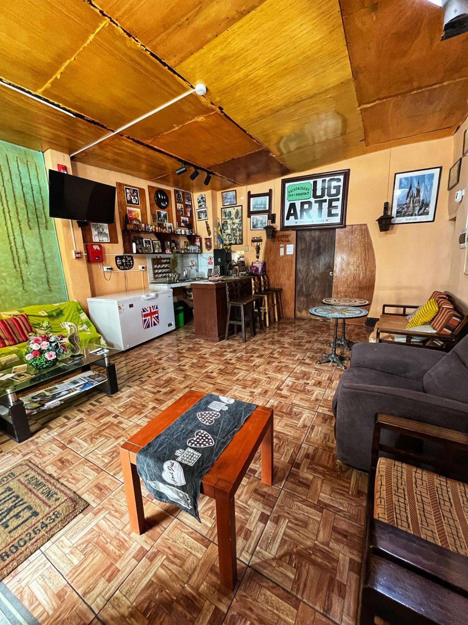 Ugarte Street Bed & Breakfast Trujillo Exterior photo